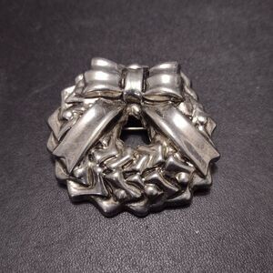 Best signed silver tone wreath brooch vintage chunky